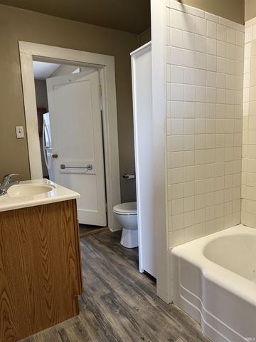 122 E Taylor Street, Boonville, IN 47601