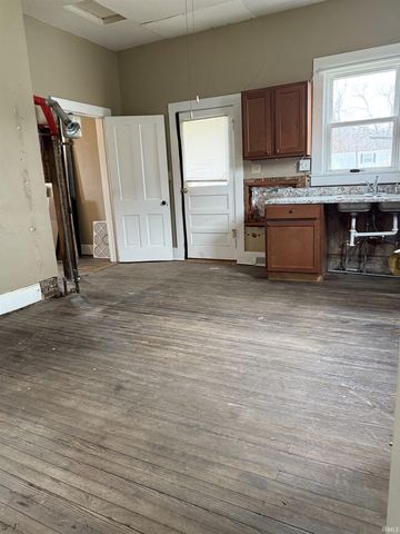 122 E Taylor Street, Boonville, IN 47601