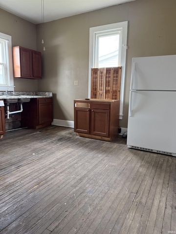 122 E Taylor Street, Boonville, IN 47601