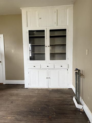 122 E Taylor Street, Boonville, IN 47601