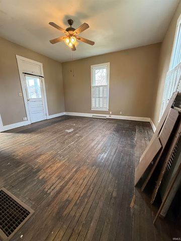 122 E Taylor Street, Boonville, IN 47601