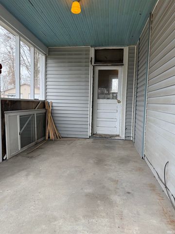 122 E Taylor Street, Boonville, IN 47601