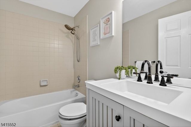 33 Four Oaks Road, Bedminster Twp., NJ 07921