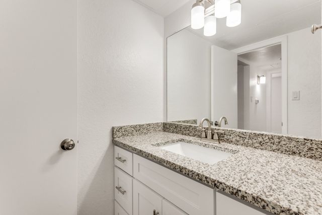 638 Ridgeline Drive, Hurst, TX 76053