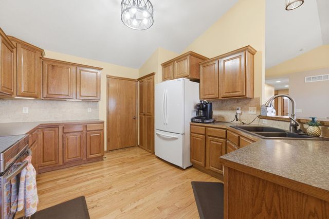 632 E Sprucewood St, Park City, KS 67147