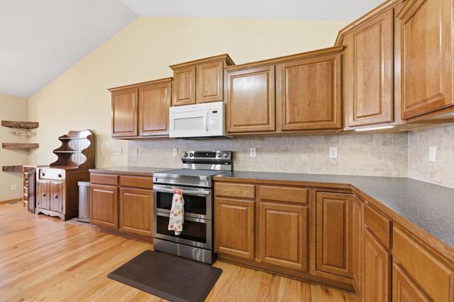 632 E Sprucewood St, Park City, KS 67147