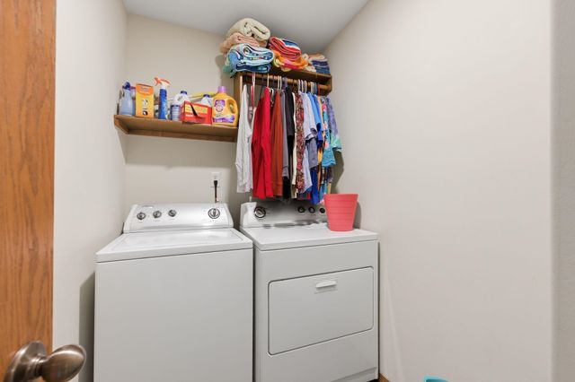 632 E Sprucewood St, Park City, KS 67147