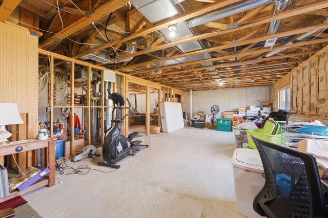 632 E Sprucewood St, Park City, KS 67147