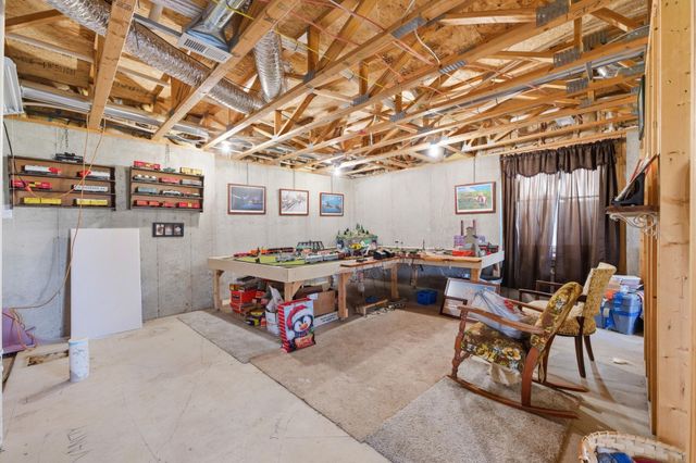 632 E Sprucewood St, Park City, KS 67147