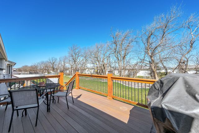 632 E Sprucewood St, Park City, KS 67147