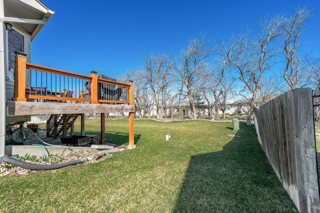 632 E Sprucewood St, Park City, KS 67147