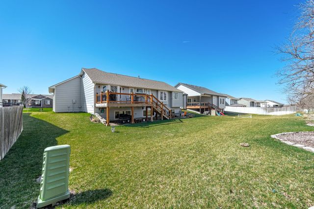 632 E Sprucewood St, Park City, KS 67147