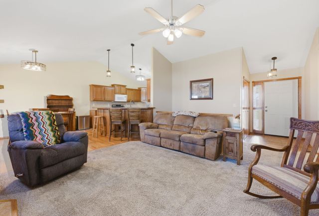 632 E Sprucewood St, Park City, KS 67147