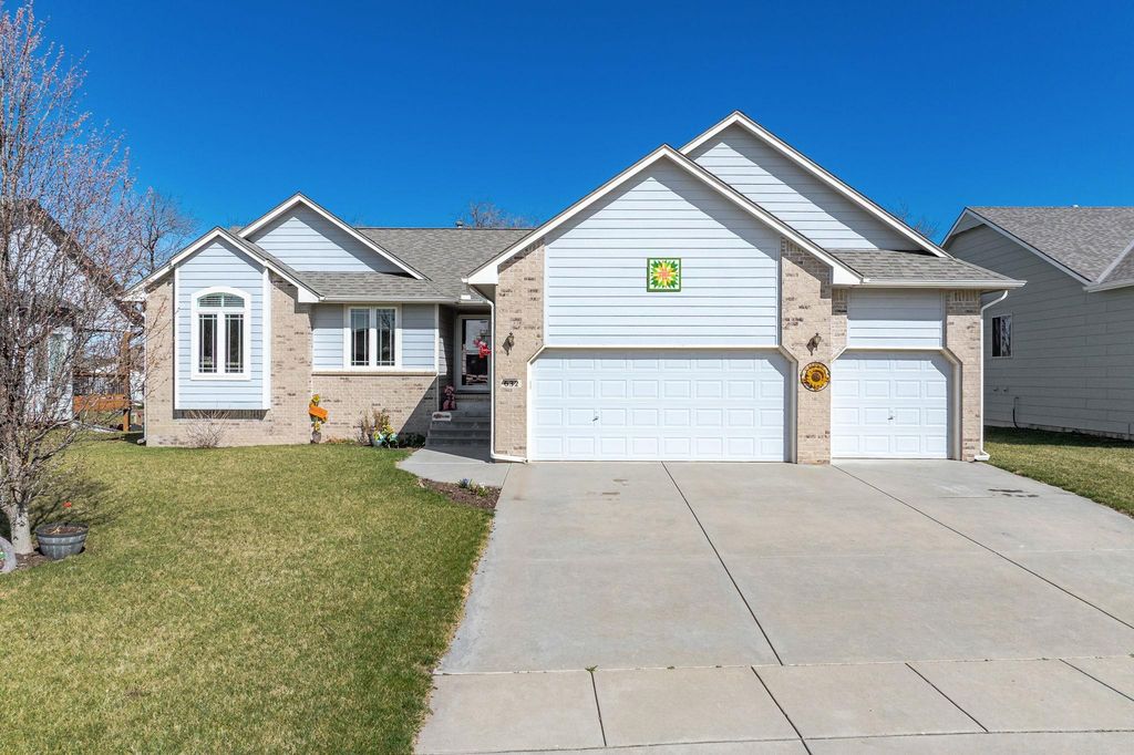 632 E Sprucewood St, Park City, KS 67147