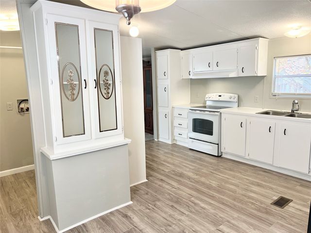 2205 Beechwood Drive, Arlington, TX 76006