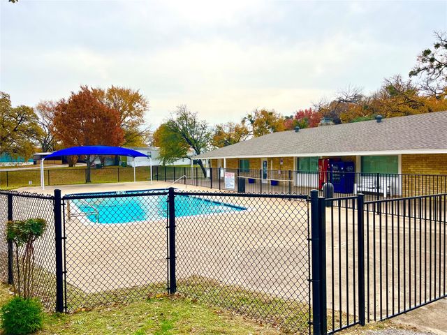 2205 Beechwood Drive, Arlington, TX 76006