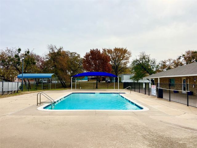 2205 Beechwood Drive, Arlington, TX 76006