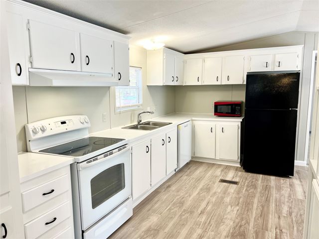 2205 Beechwood Drive, Arlington, TX 76006