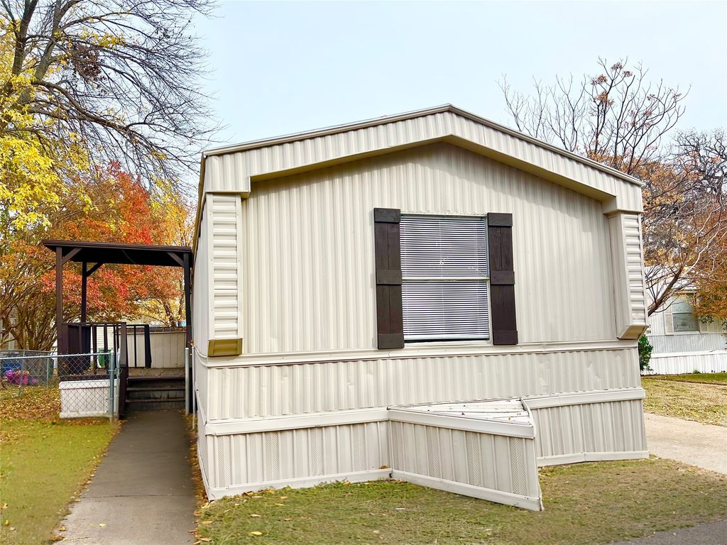 2205 Beechwood Drive, Arlington, TX 76006