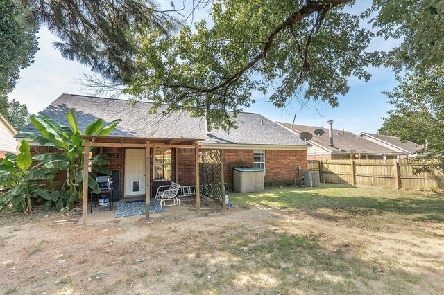 6600 SUNGATE CIR, Bartlett, TN 38135