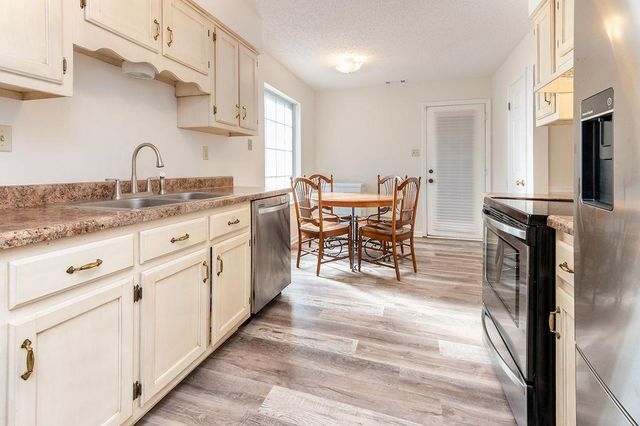 6600 SUNGATE CIR, Bartlett, TN 38135