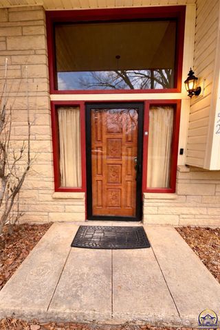 2152 Morningside Dr, Emporia, KS 66801