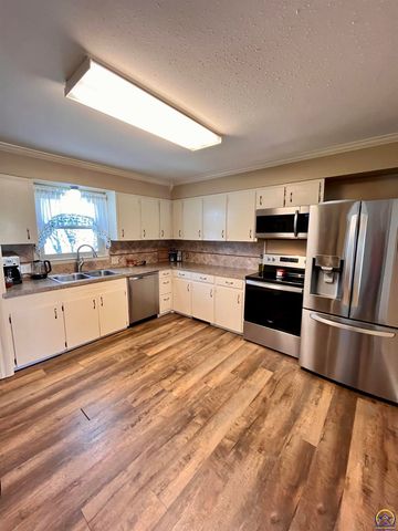 2152 Morningside Dr, Emporia, KS 66801