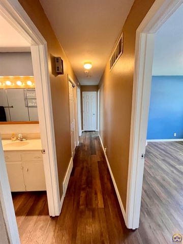 2152 Morningside Dr, Emporia, KS 66801