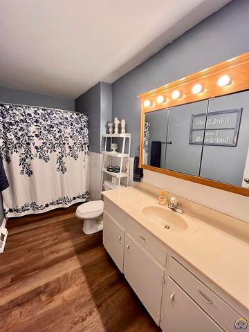 2152 Morningside Dr, Emporia, KS 66801