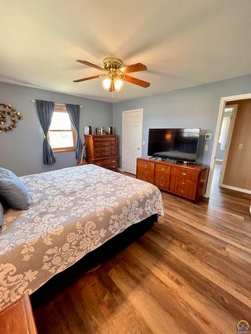 2152 Morningside Dr, Emporia, KS 66801