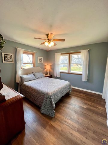 2152 Morningside Dr, Emporia, KS 66801