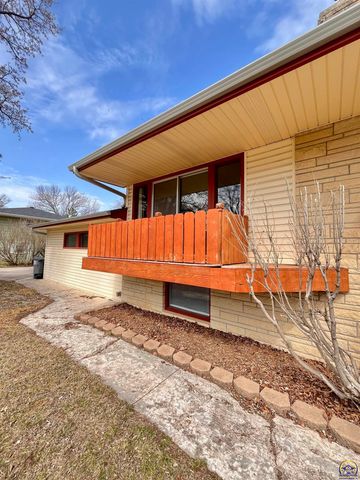 2152 Morningside Dr, Emporia, KS 66801