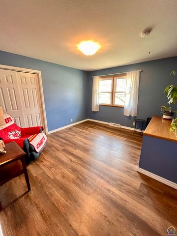 2152 Morningside Dr, Emporia, KS 66801