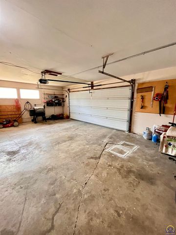 2152 Morningside Dr, Emporia, KS 66801