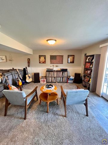 2152 Morningside Dr, Emporia, KS 66801