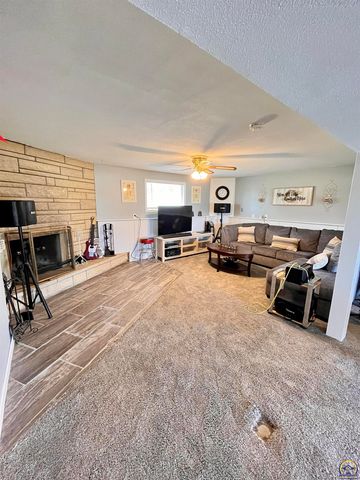 2152 Morningside Dr, Emporia, KS 66801