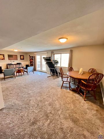 2152 Morningside Dr, Emporia, KS 66801