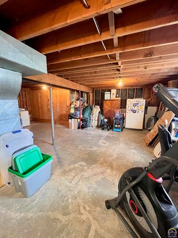 2152 Morningside Dr, Emporia, KS 66801