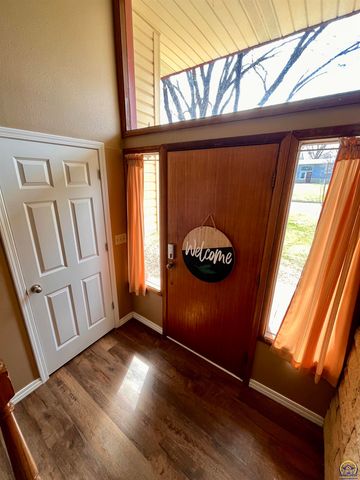 2152 Morningside Dr, Emporia, KS 66801