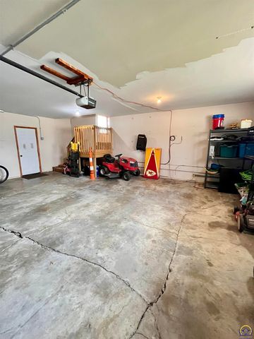 2152 Morningside Dr, Emporia, KS 66801