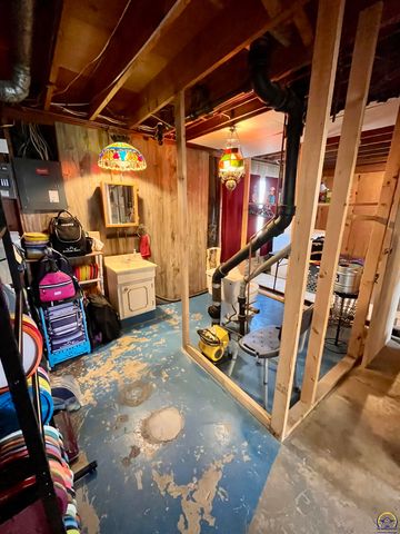 2152 Morningside Dr, Emporia, KS 66801