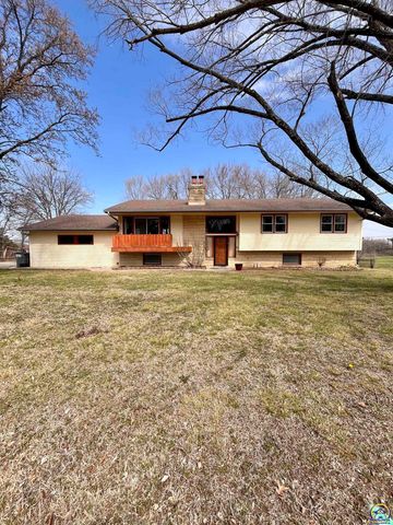2152 Morningside Dr, Emporia, KS 66801