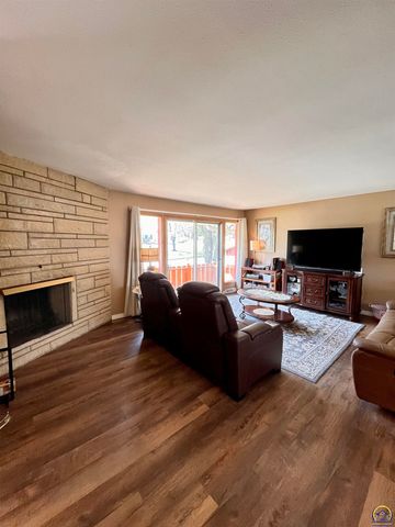 2152 Morningside Dr, Emporia, KS 66801