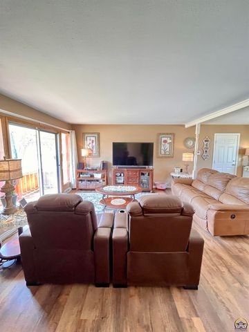 2152 Morningside Dr, Emporia, KS 66801