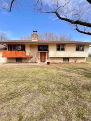 2152 Morningside Dr, Emporia, KS 66801