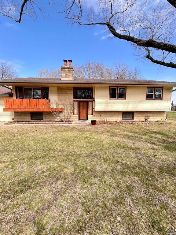 2152 Morningside Dr, Emporia, KS 66801