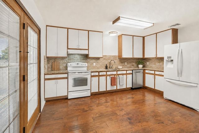5108 N Hearsey DR, Austin, TX 78744