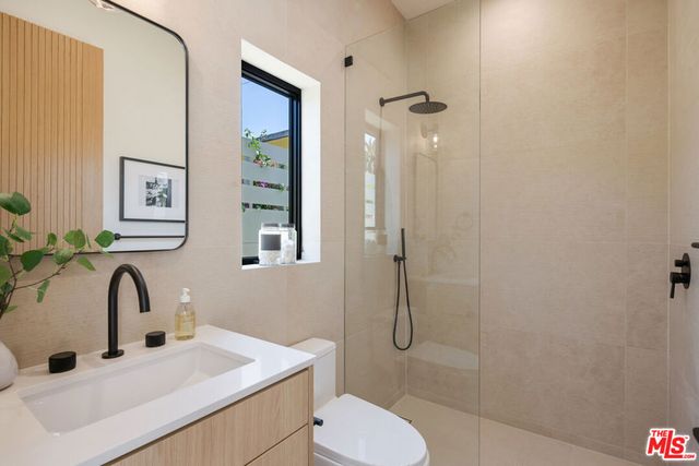 2115 Walnut Avenue, Venice, CA 90291