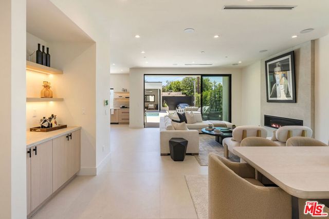 2115 Walnut Avenue, Venice, CA 90291