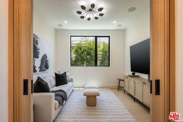 2115 Walnut Avenue, Venice, CA 90291